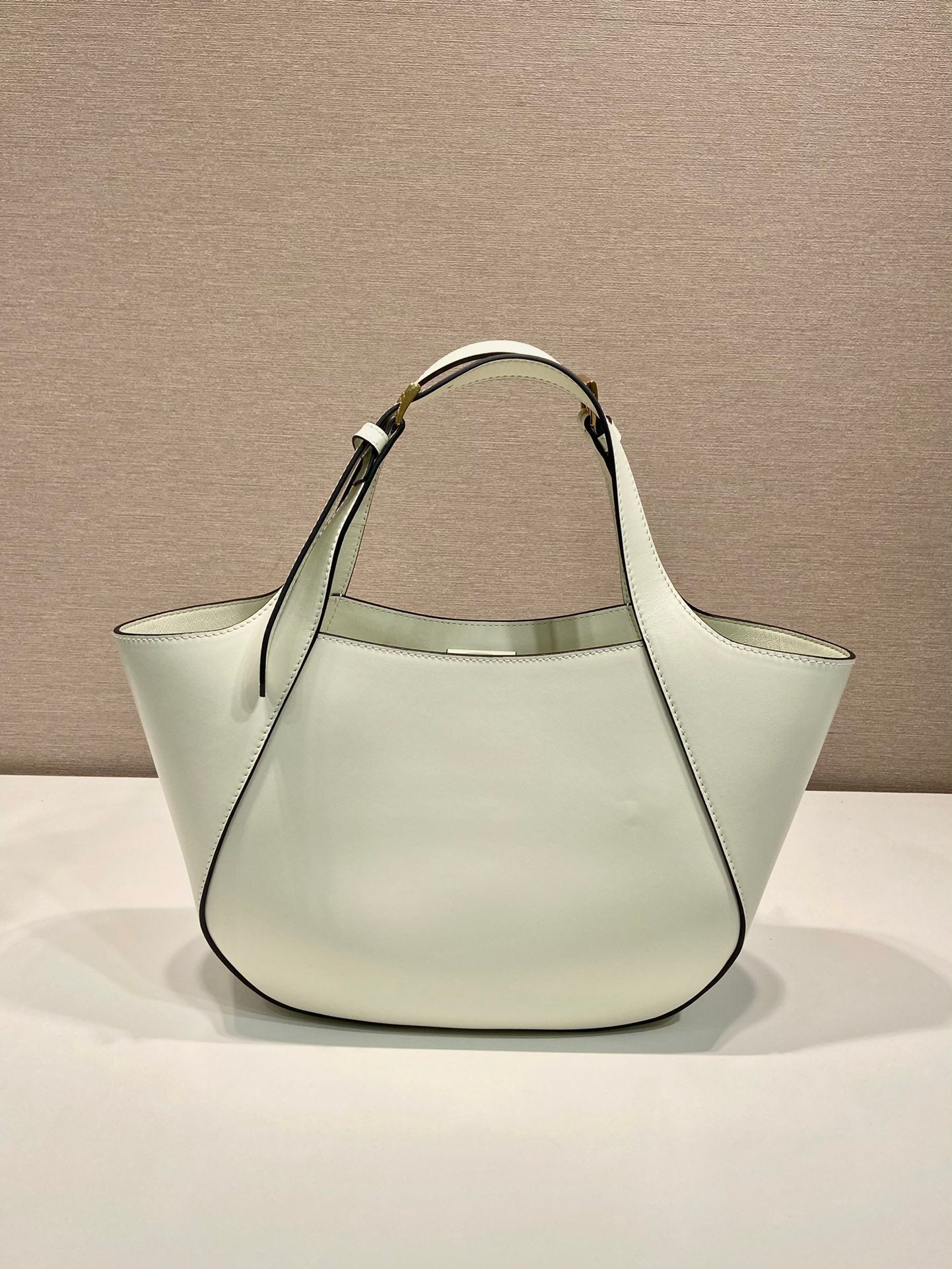 PRADA TOTE BAG 28 IN WHITE SHEEPSKIN GOLD LOGO