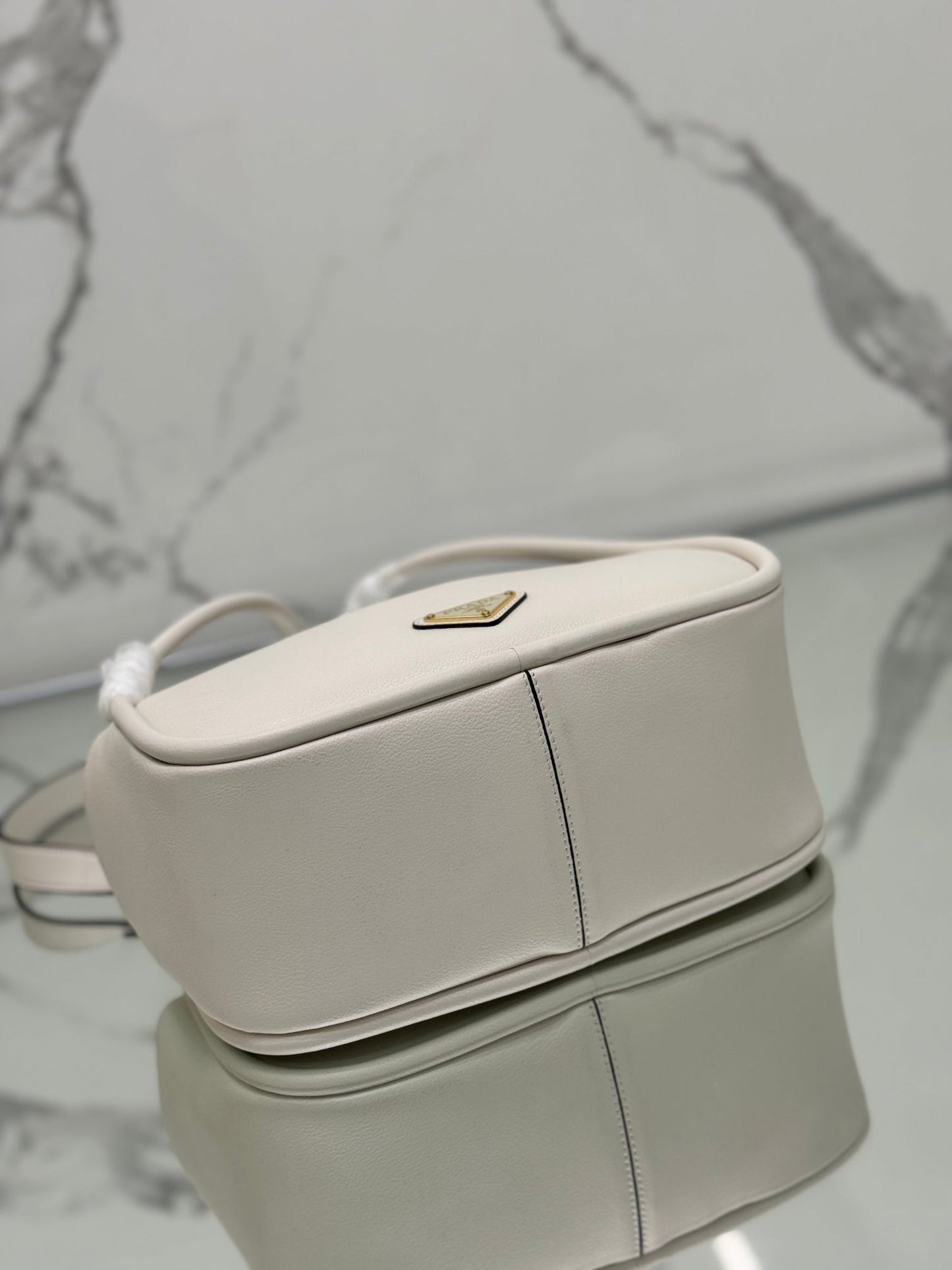 PRADA DARLING HANDBAG 25 IN WHITE SOFT GRAIN LAMBSKIN