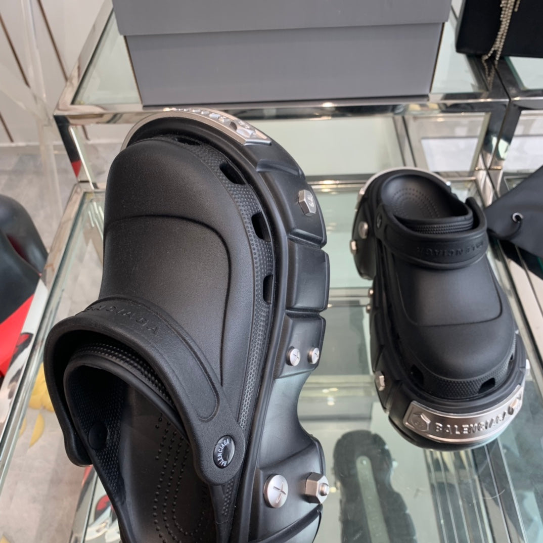 Balanciaga HARDCROCS MULES IN BLACK RUBBER