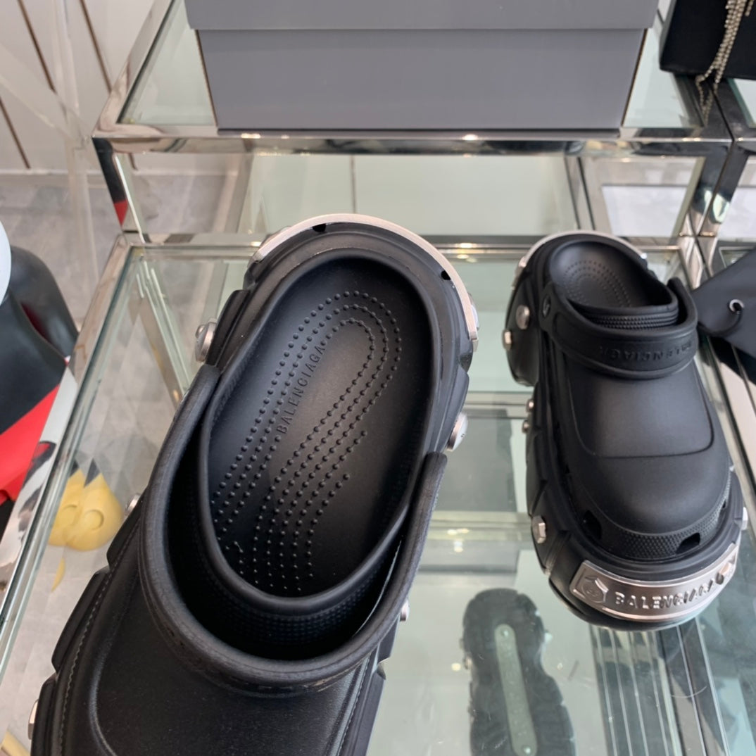 Balanciaga HARDCROCS MULES IN BLACK RUBBER