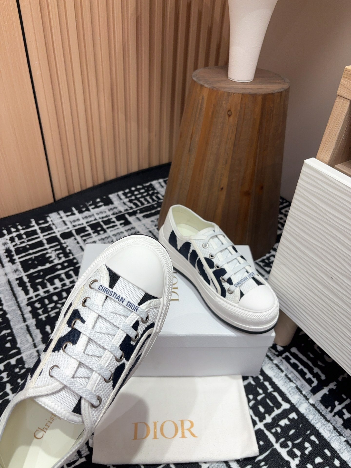 DIOR Walk'n' DIOR Platform Sneaker Black White Miss Canvas