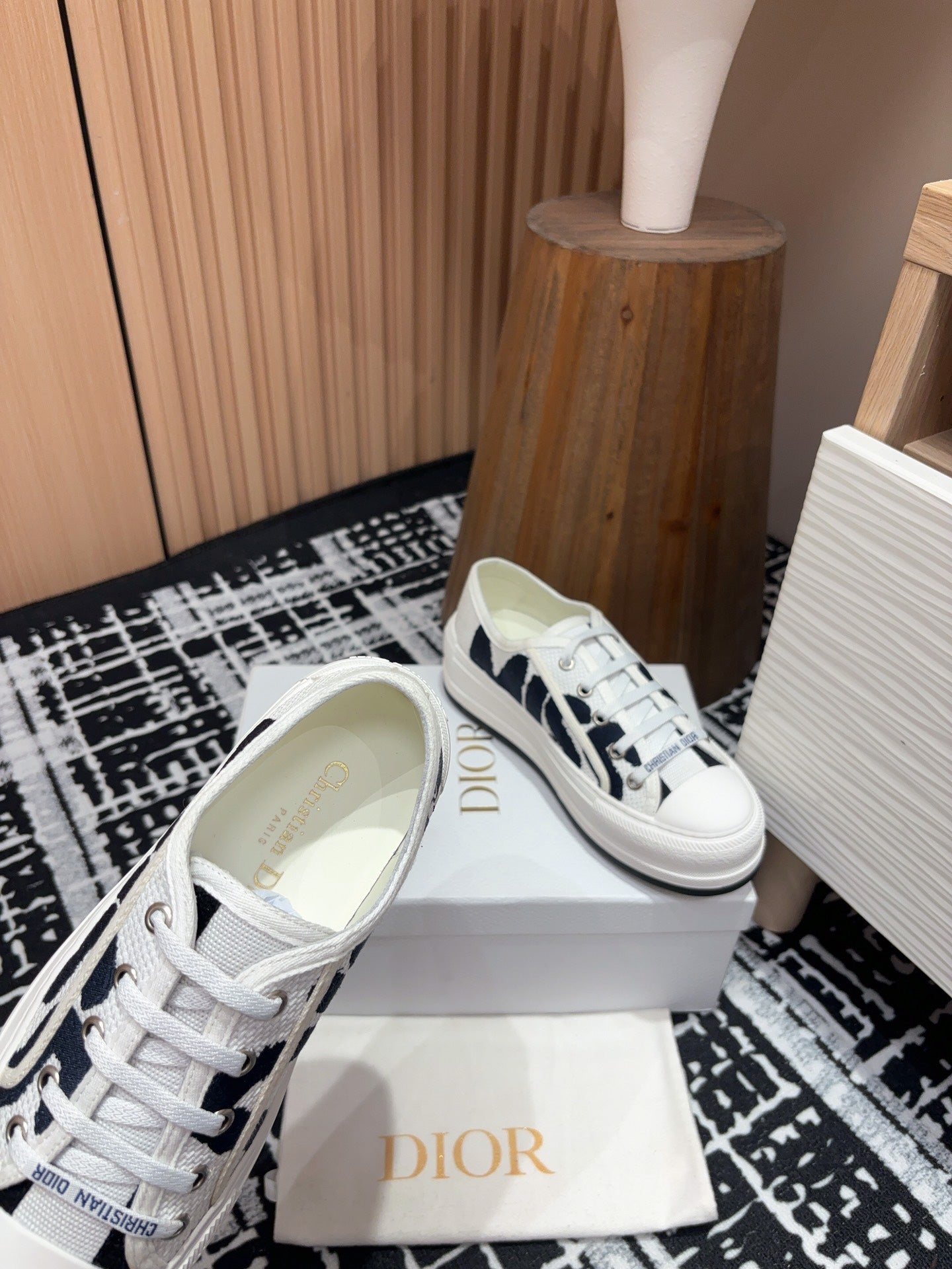 DIOR Walk'n' DIOR Platform Sneaker Black White Miss Canvas