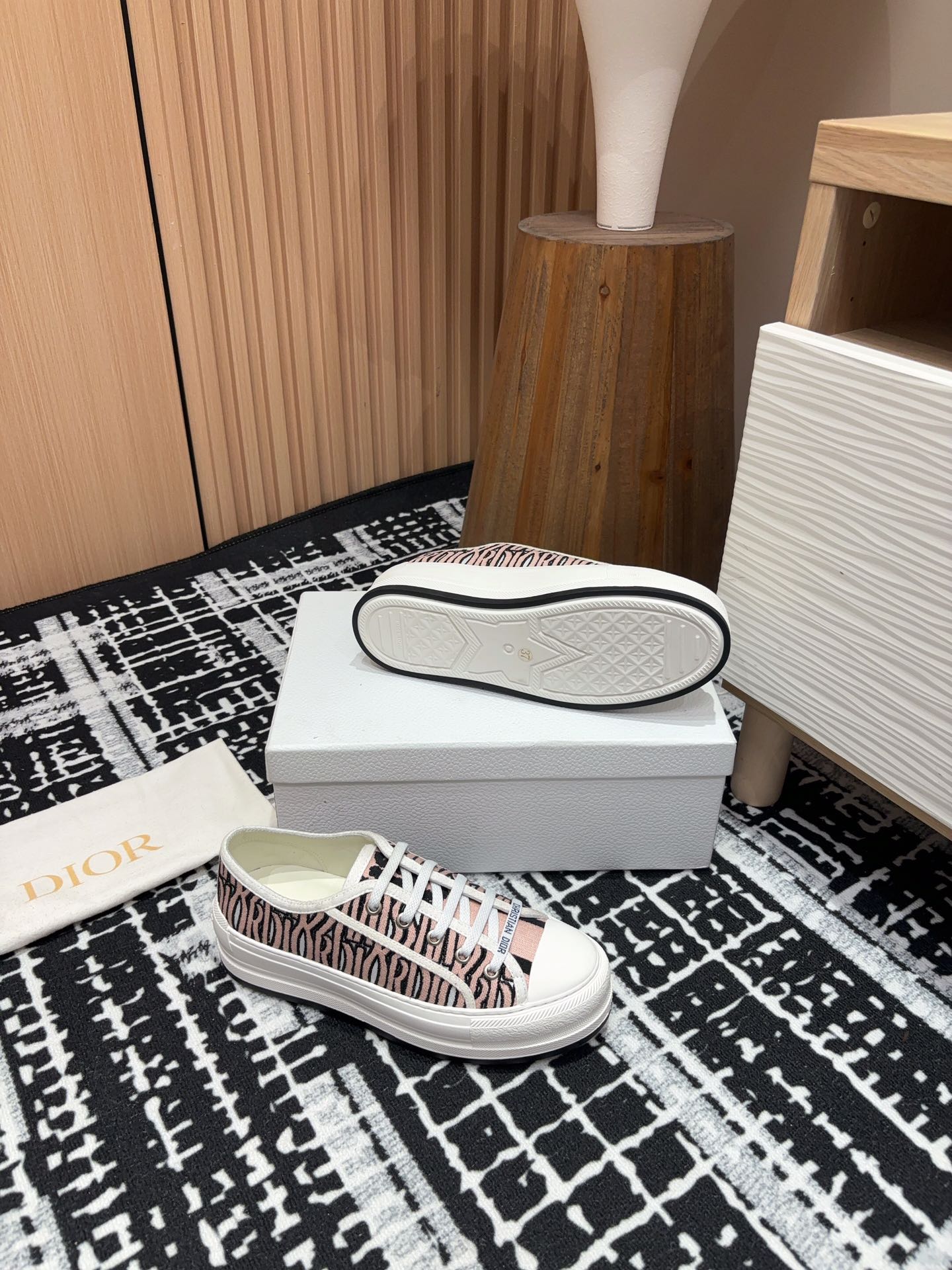 DIOR Walk'n' DIOR Platform Sneaker Pale Pink Miss Canvas