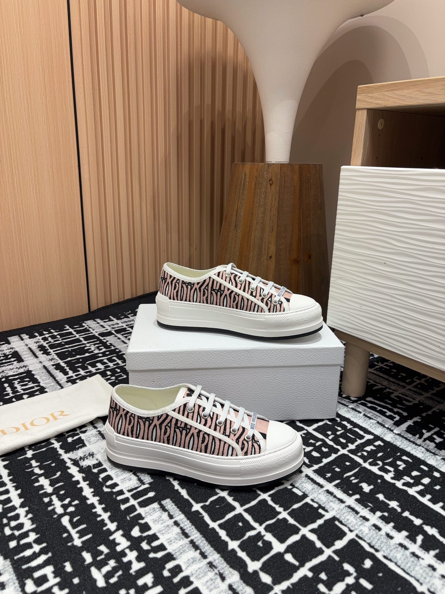DIOR Walk'n' DIOR Platform Sneaker Pale Pink Miss Canvas
