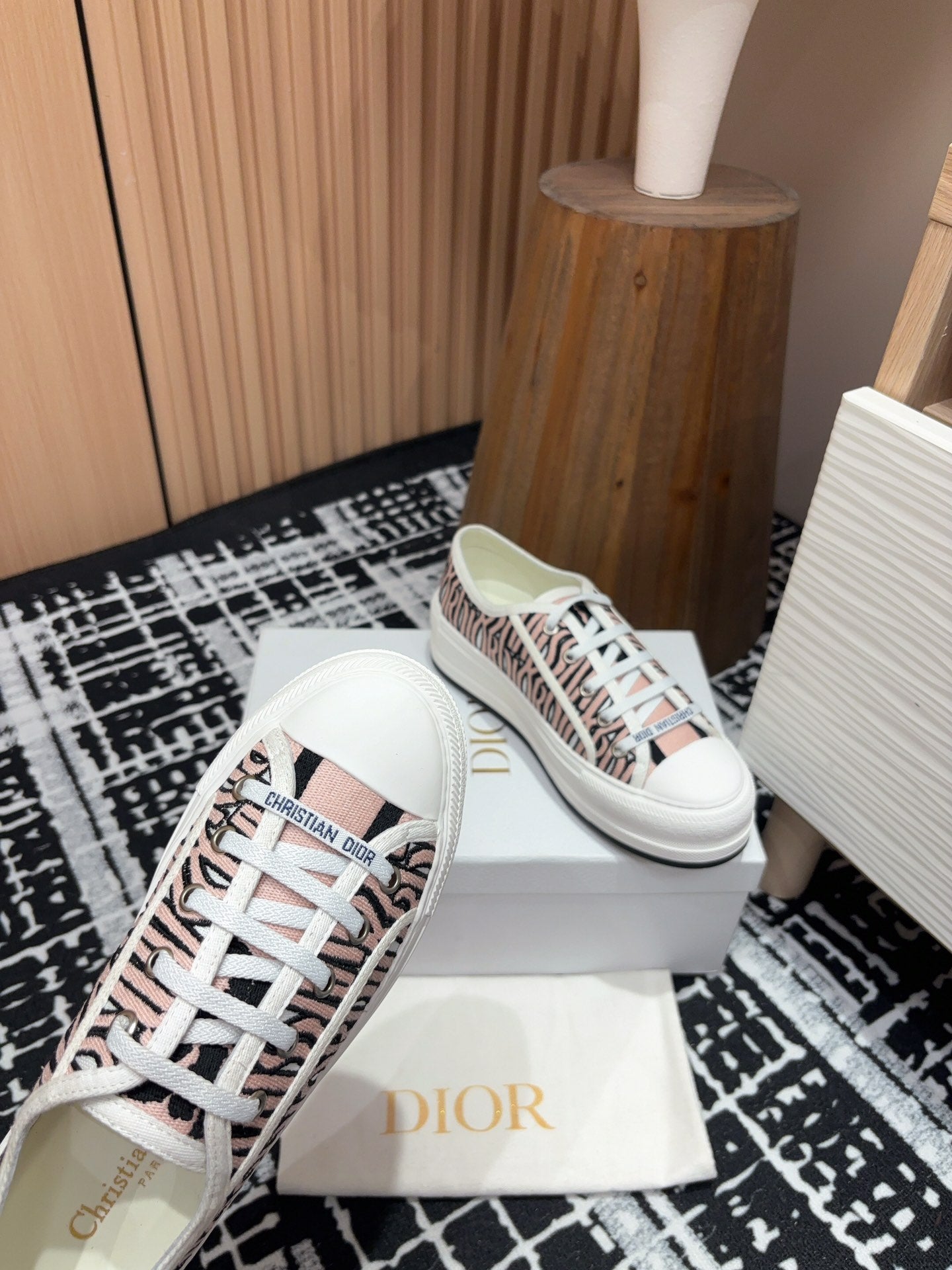DIOR Walk'n' DIOR Platform Sneaker Pale Pink Miss Canvas