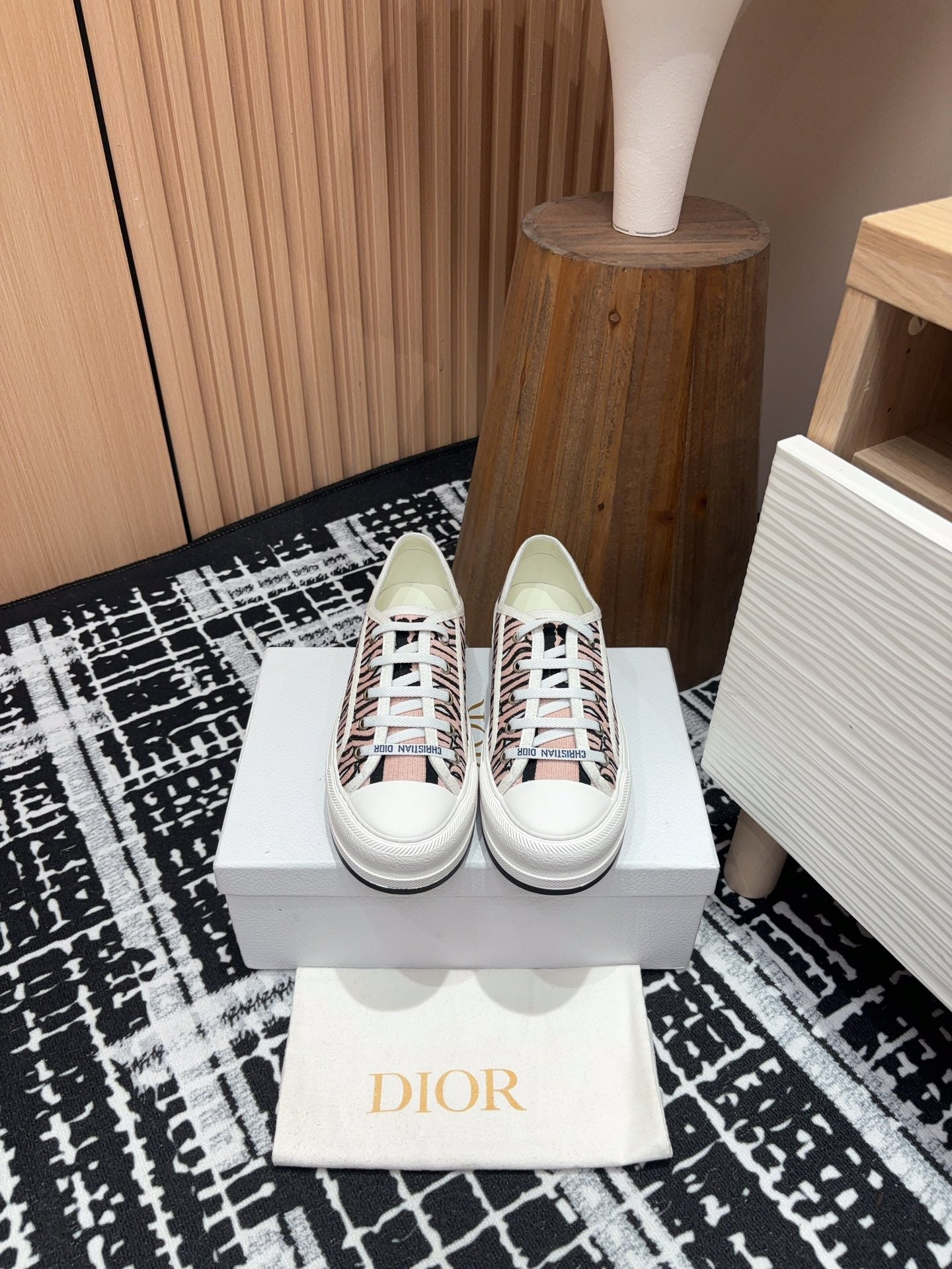 DIOR Walk'n' DIOR Platform Sneaker Pale Pink Miss Canvas