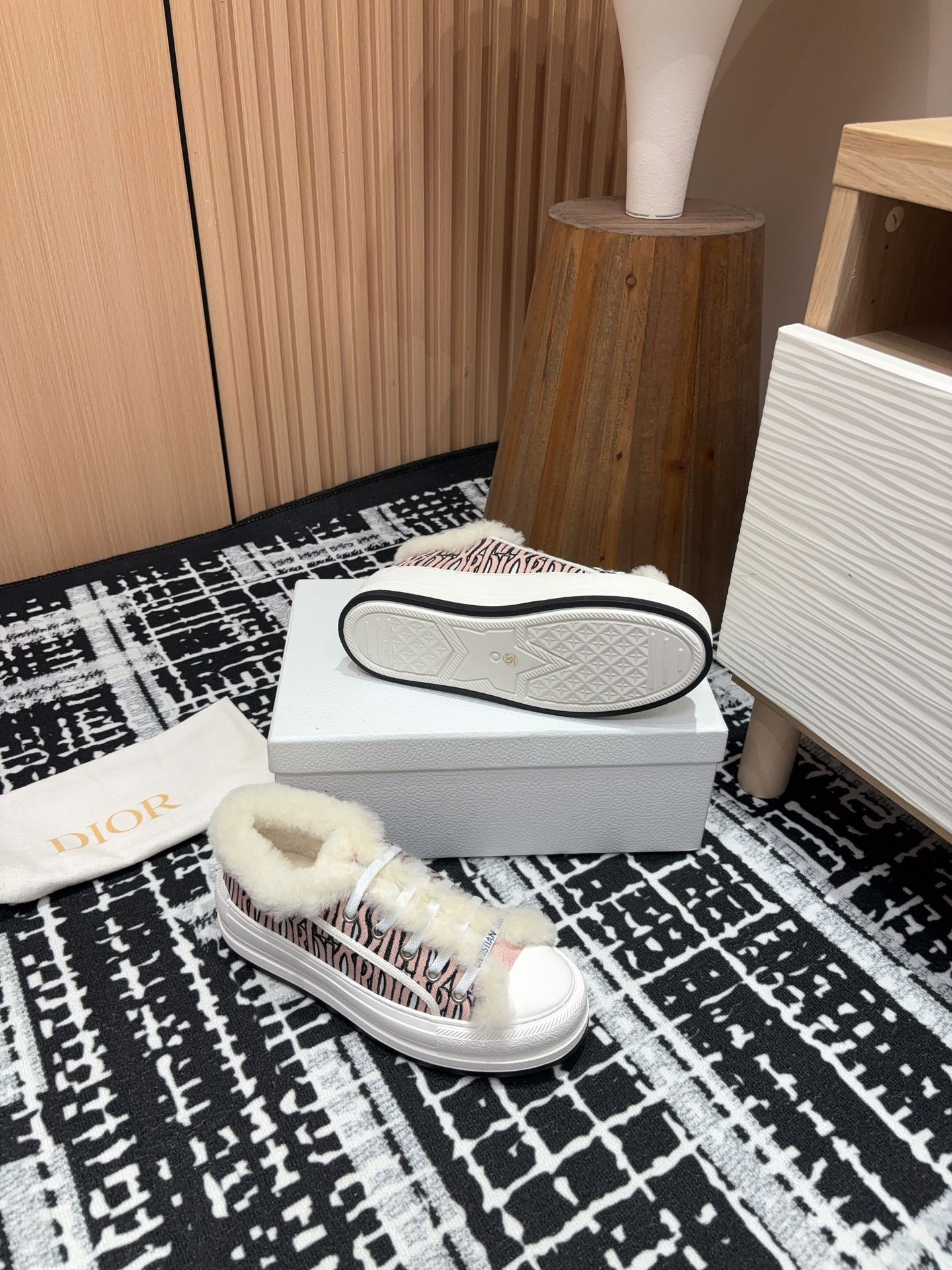 DIOR Walk'n' DIOR Platform Sneaker Pale Pink Canvas And Fleece Lining