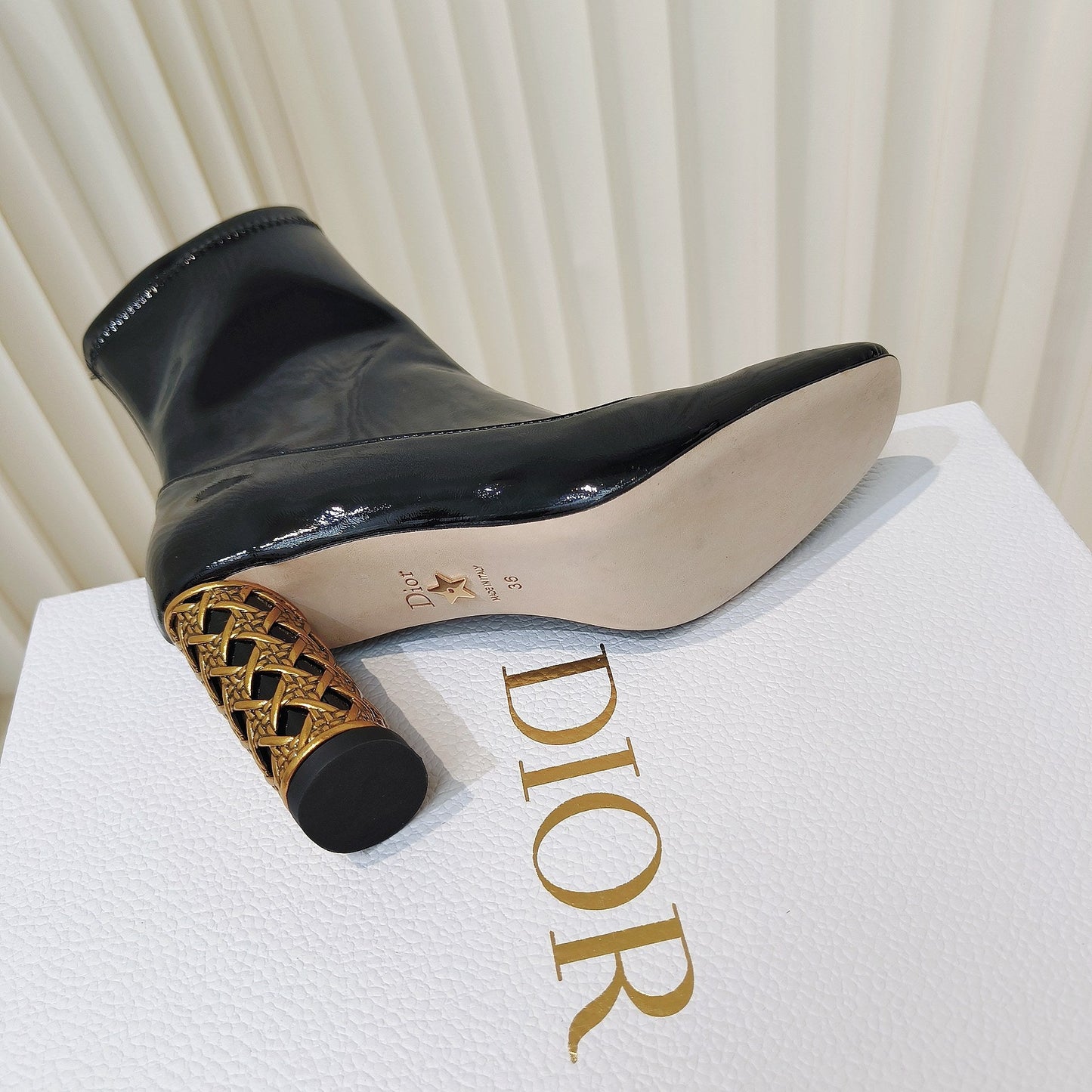 DIOR Icon Heeled Ankle Boot 40mm In Glossy Black Cowhide 111376