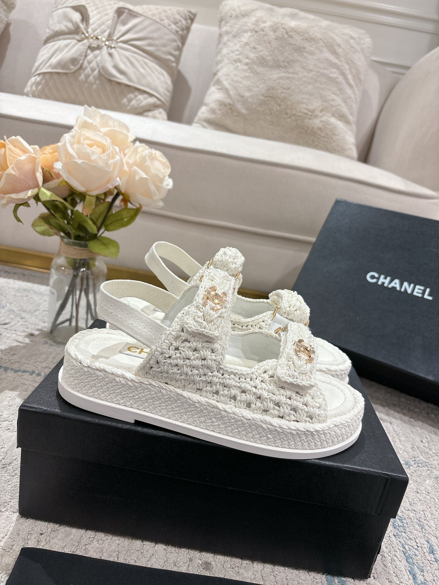CHANEL 25S Dad Sandal Raffia Calfskin