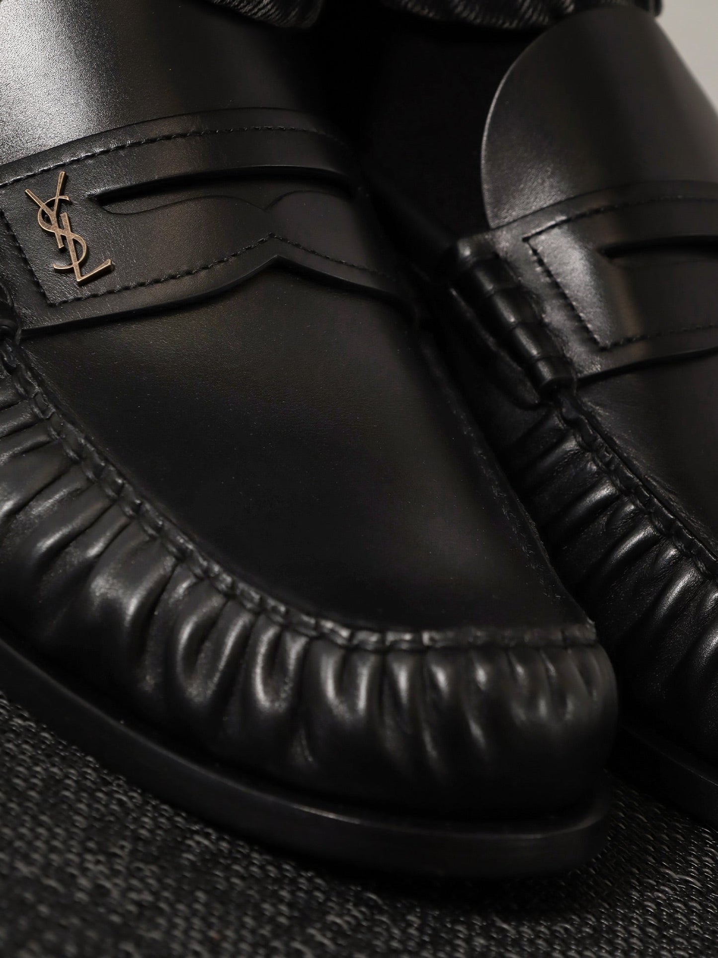 Saint Laurent Men Laurent 05 Leather Loafers