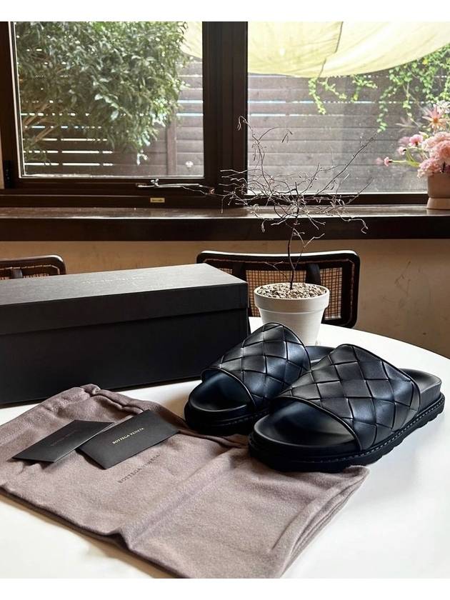 Bottega Veneta Maxi Intrecciato Slippers Black