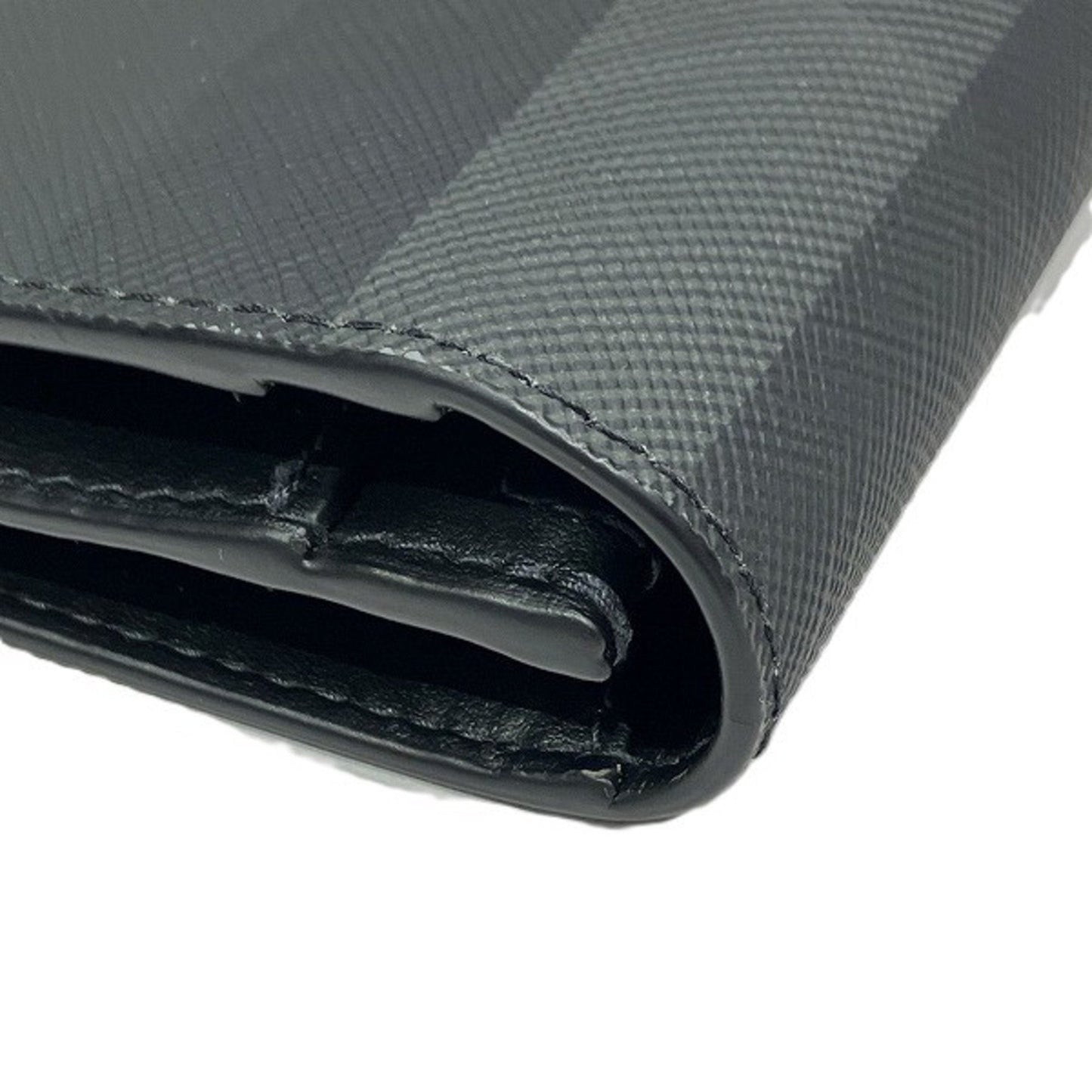 Burberry Leather Long Wallet (Bi-Fold) ()