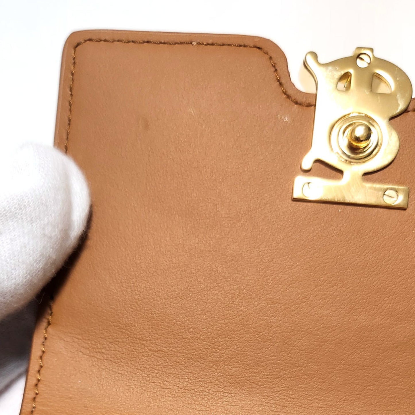 Burberry Leather Wallet (Tri-Fold) ()