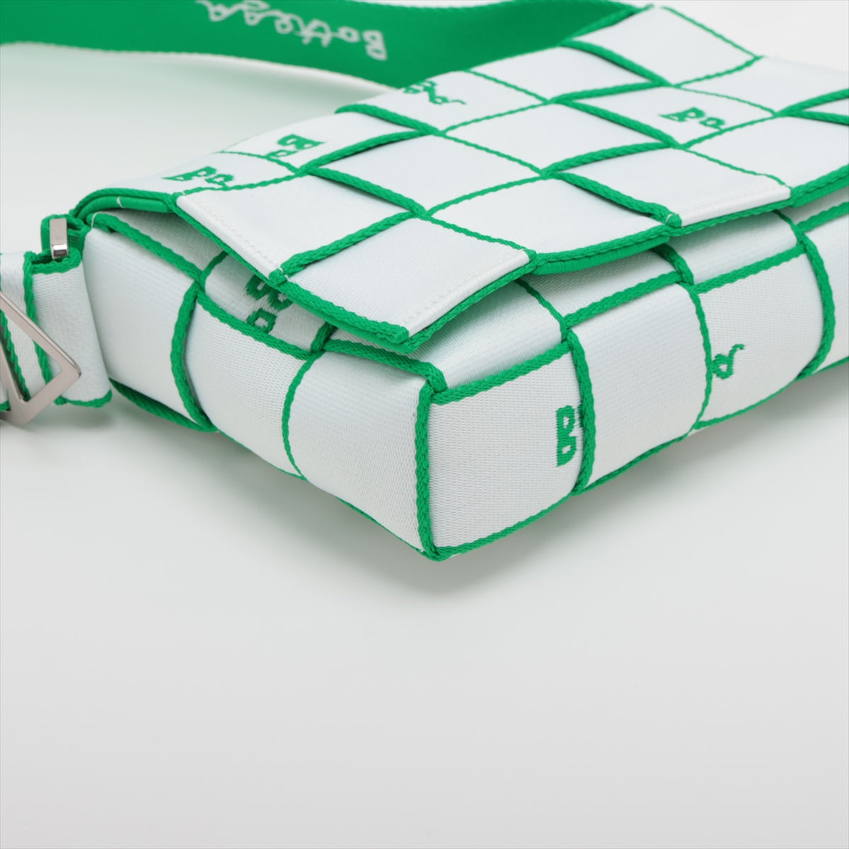 Bottega Veneta Maxine Incharted Webing Caset Nylon Shoulder Bag White× Green