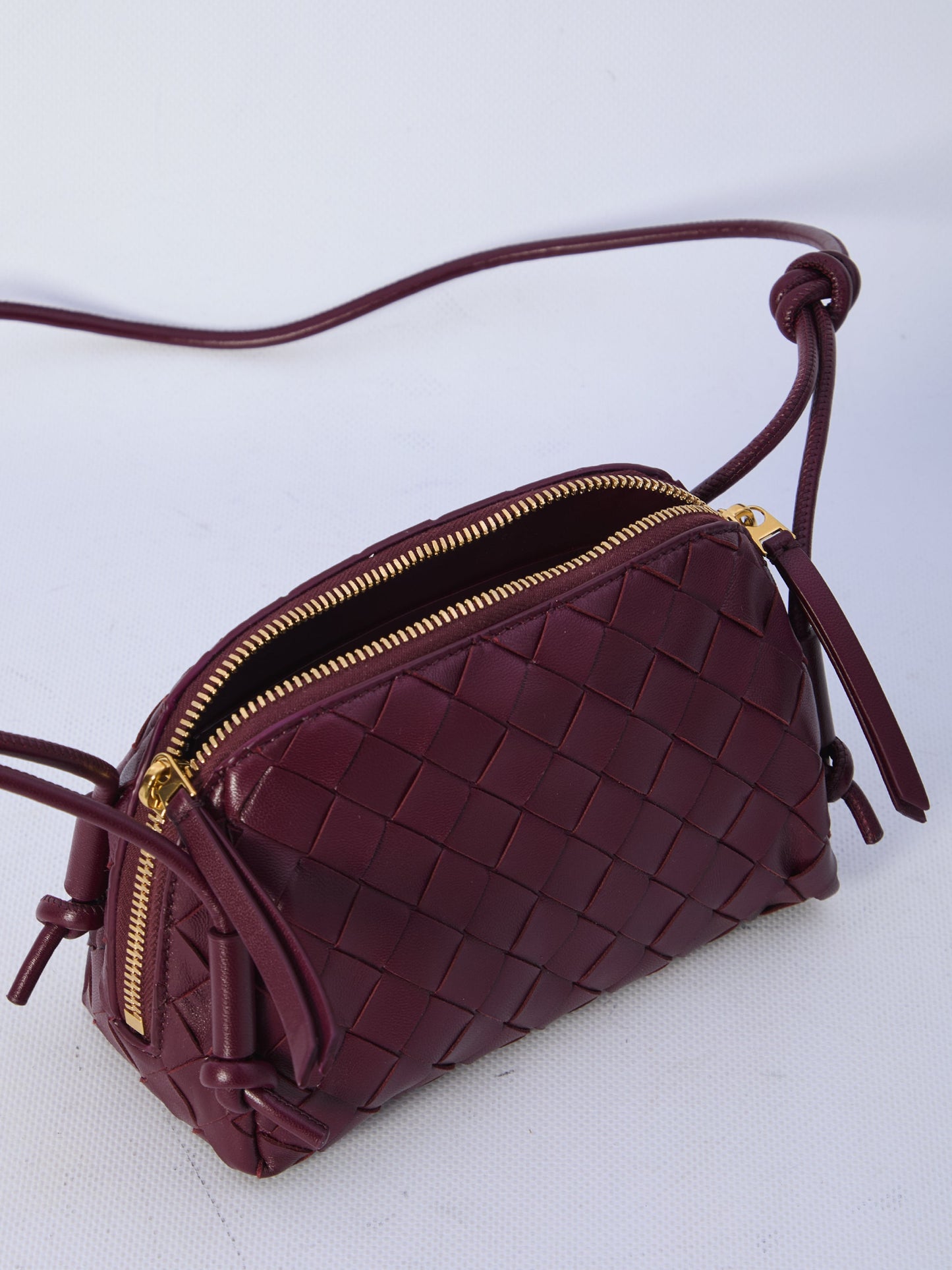 BOTTEGA VENETA Mini Intrecciato Concert Handbag (18x11x8cm)
