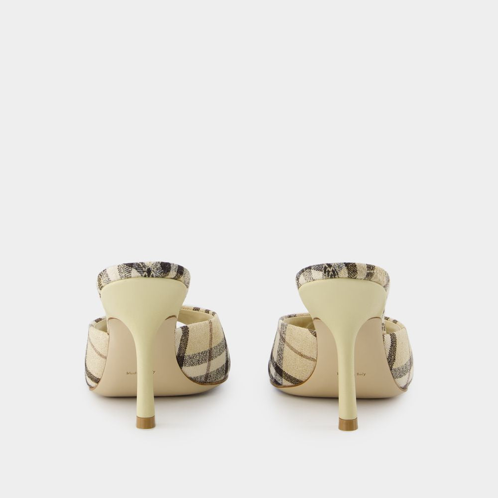 BURBERRY Chic 90 Check Mini Pumps for Women