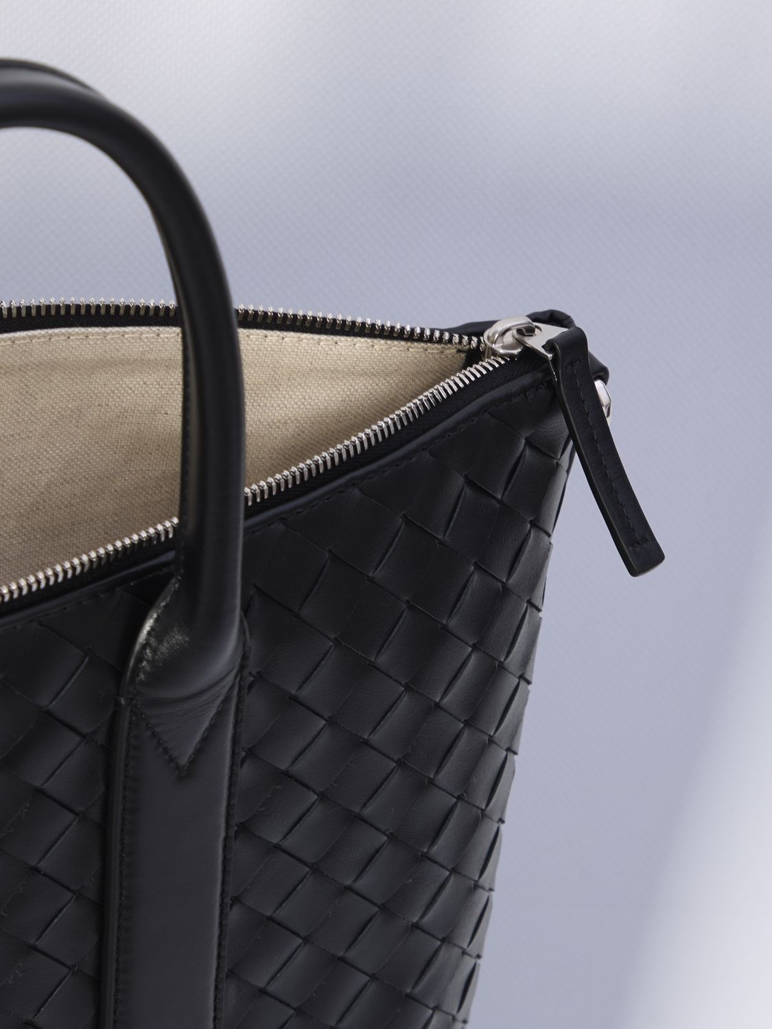 BOTTEGA VENETA Large Smooth Leather Tote Handbag