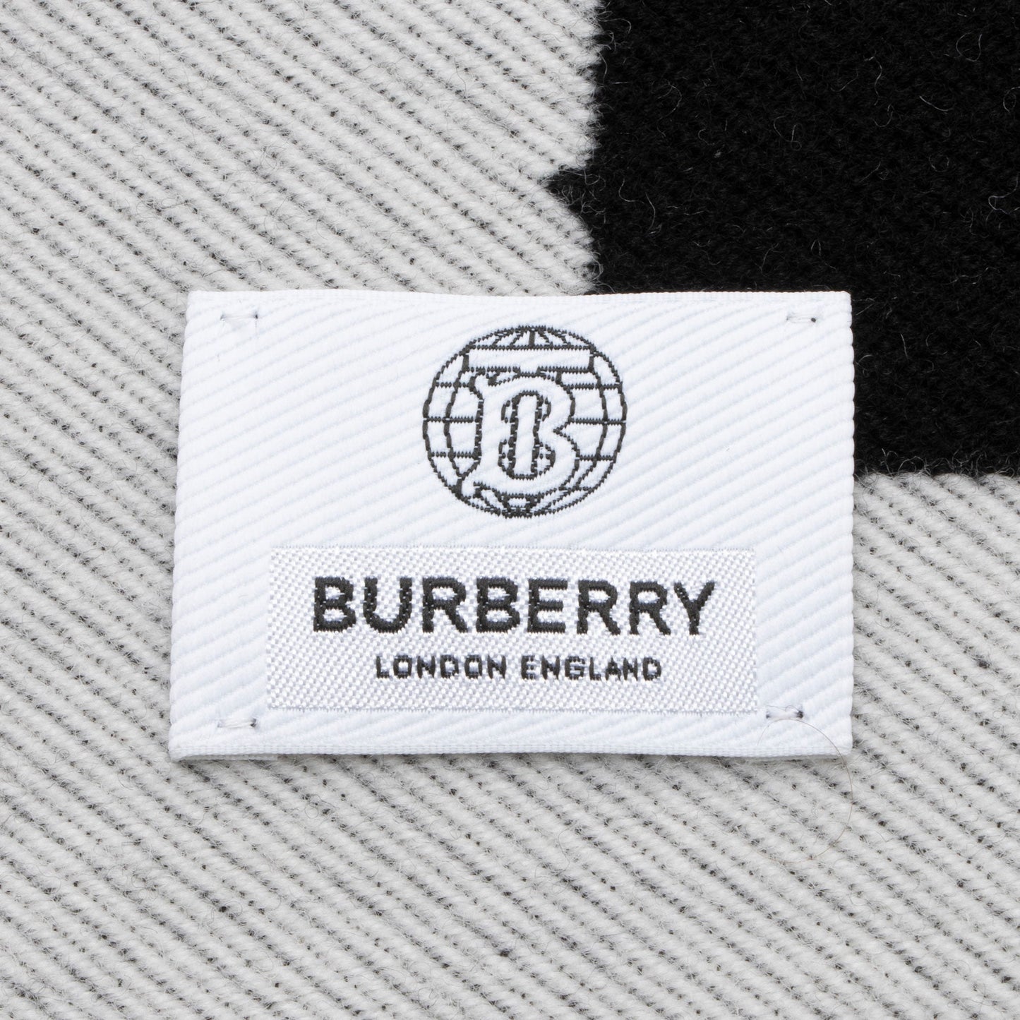 Burberry Wool Love Logo Scarf (SHF-5gk3Mz)