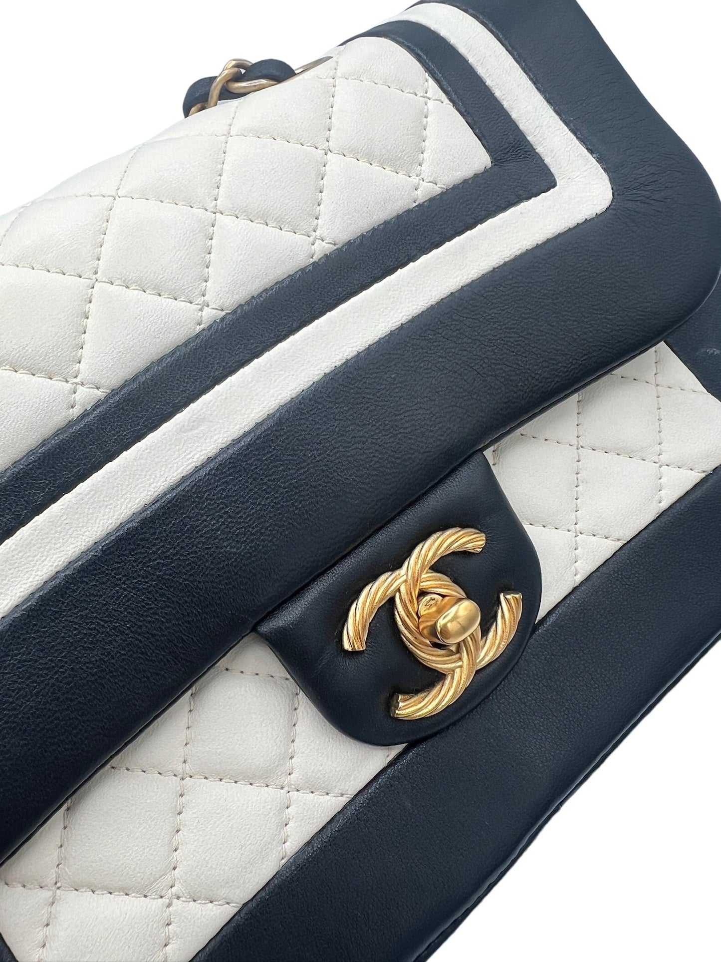 CHANEL - Paris-Cosmopolite Textured CC Flap Bag