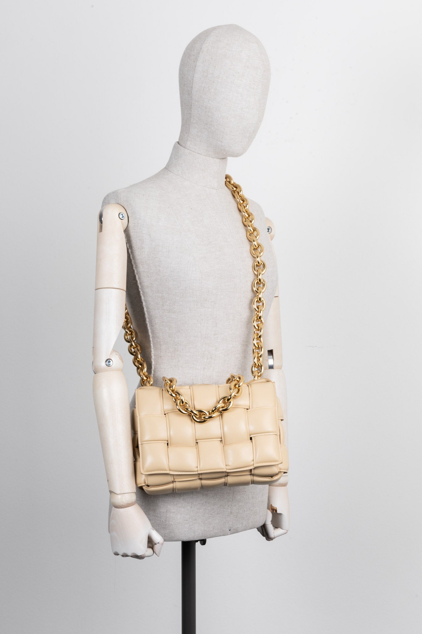 BOTTEGA VENETA Chain Casette Bag Beige