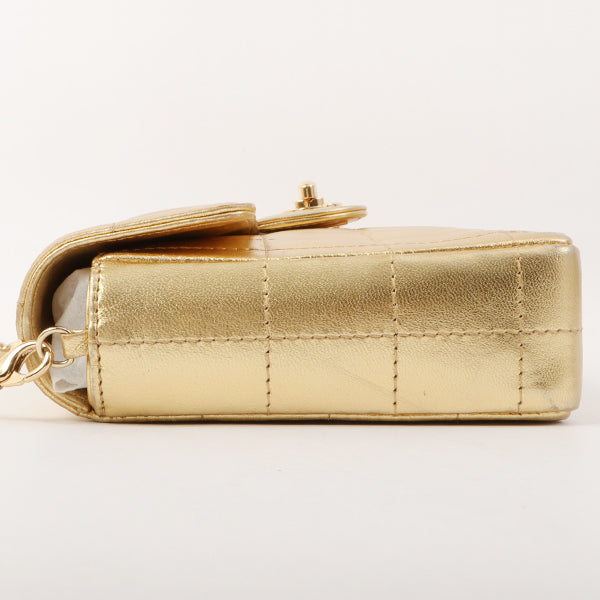 Chanel Around 2002 Made Chocolate Bar Turn-Lock Chain Bag Gold