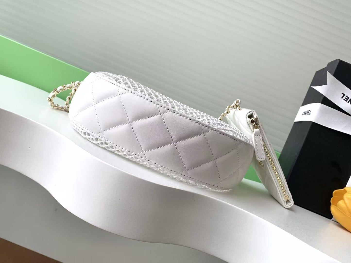 CHANEL 25S White Clutch Bag With Chain