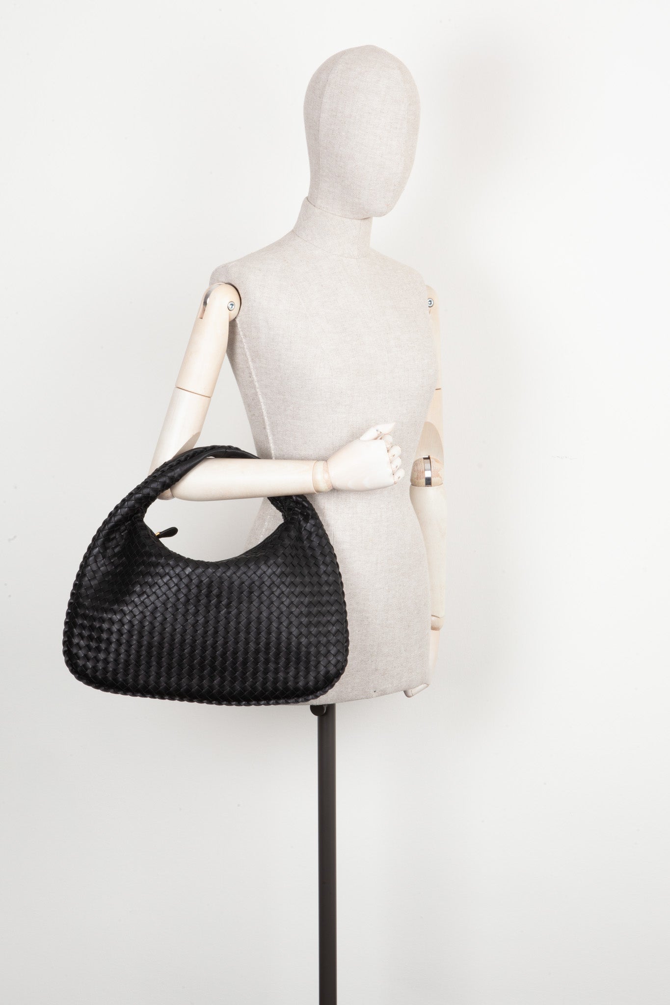 BOTTEGA VENETA Small Hobo Veneta Intrecciato Black