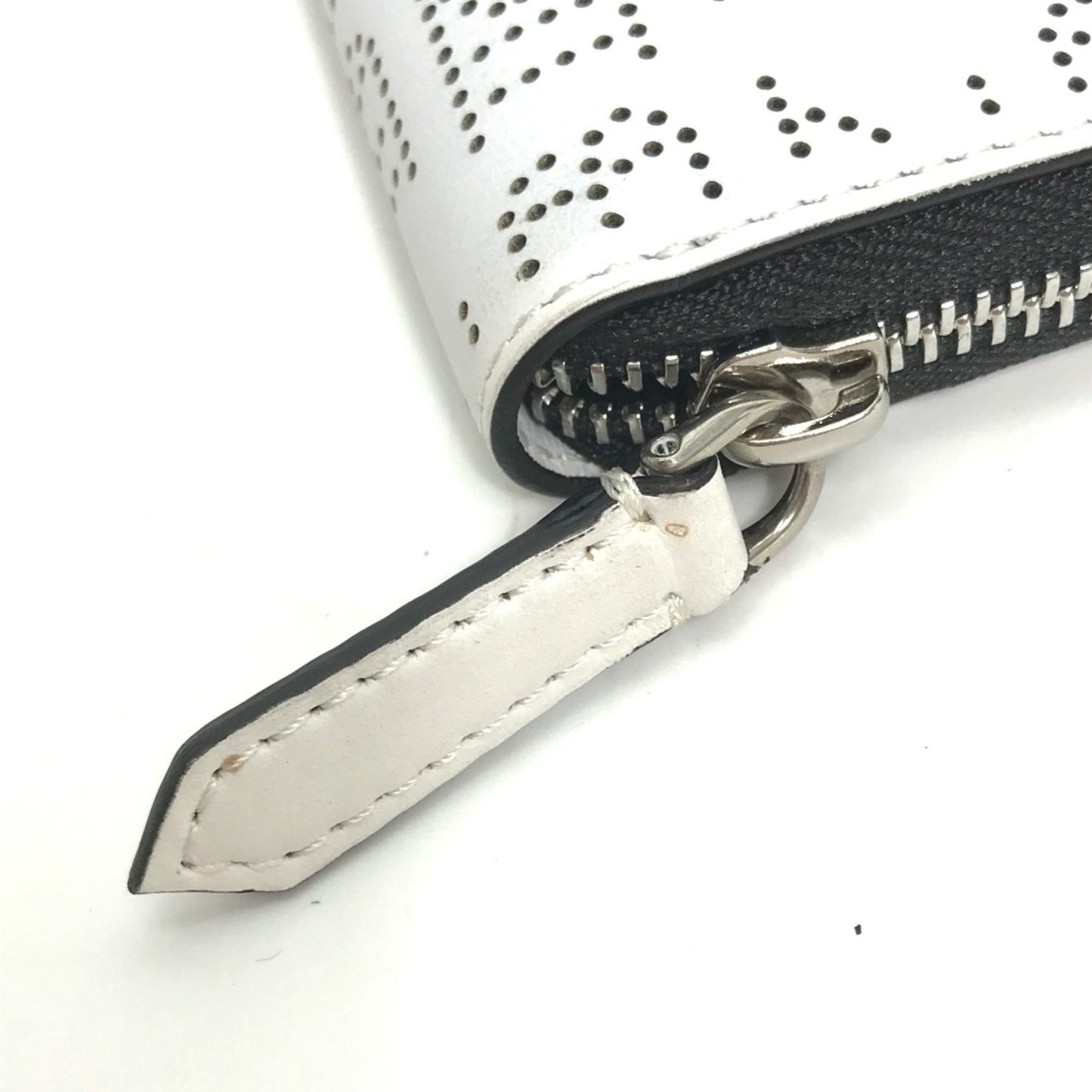 Burberry Leather Long Wallet (Bi-Fold) ()
