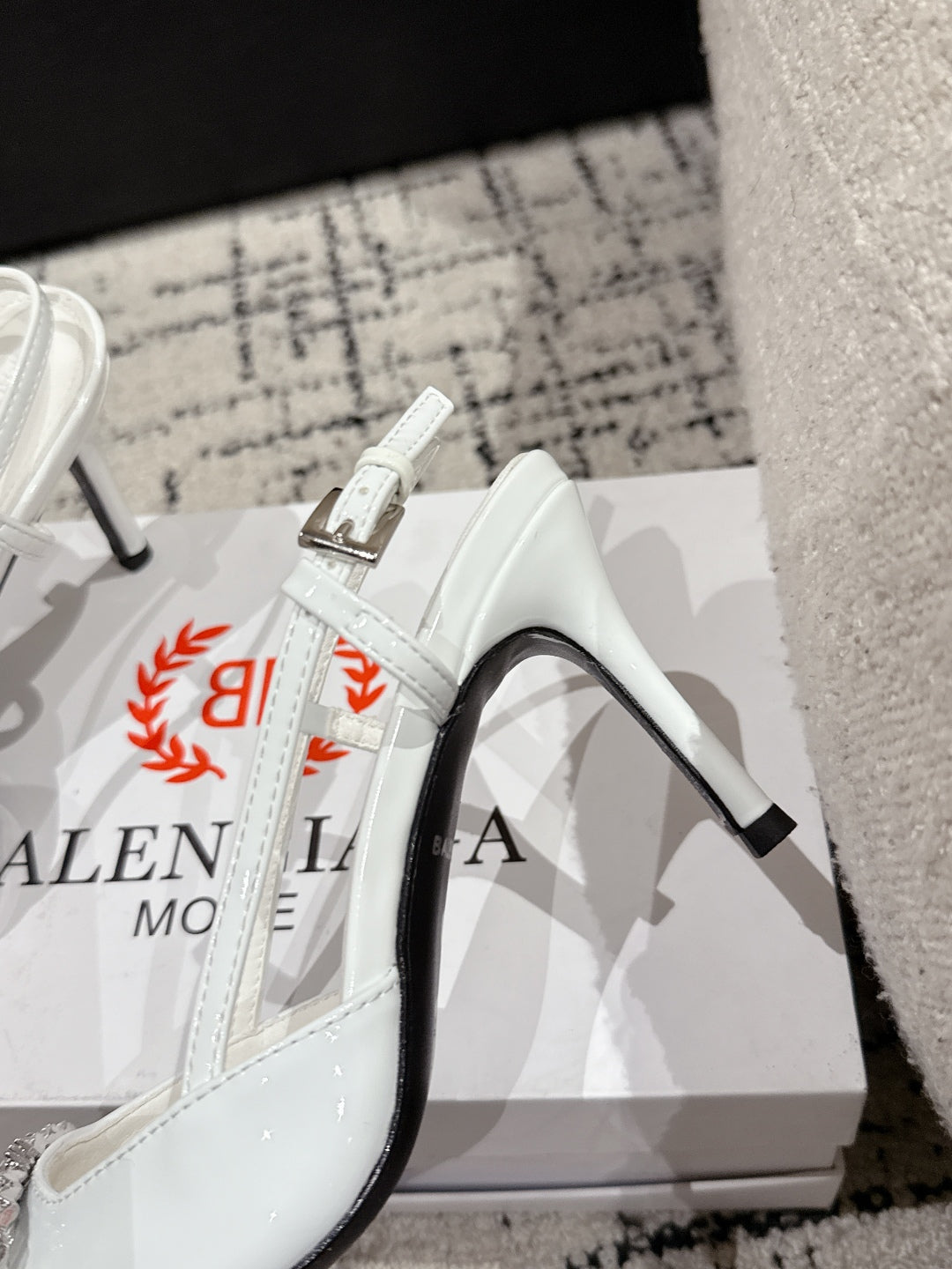 Balanciaga POINTED HIGH SLINGBACK IN WHITE PATENT CALFSKIN WITH CRYSTAL BUCKLE