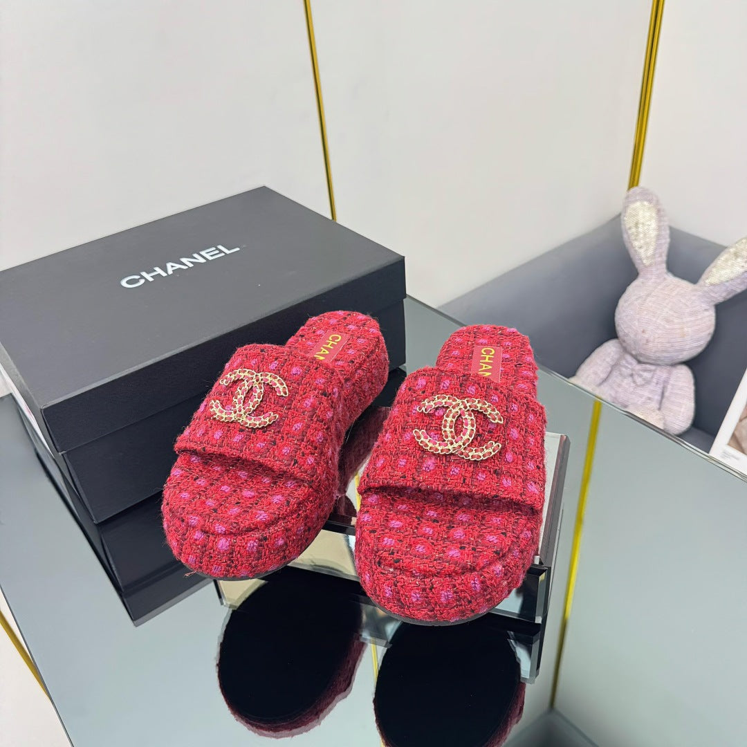 CHANEL 25 Flatform Slide Red Fabric 238490