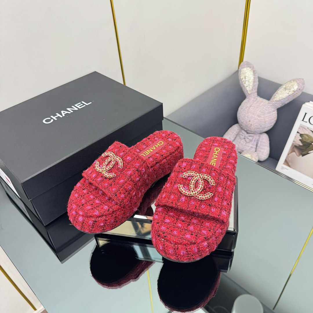 CHANEL 25 Flatform Slide Red Fabric 238490