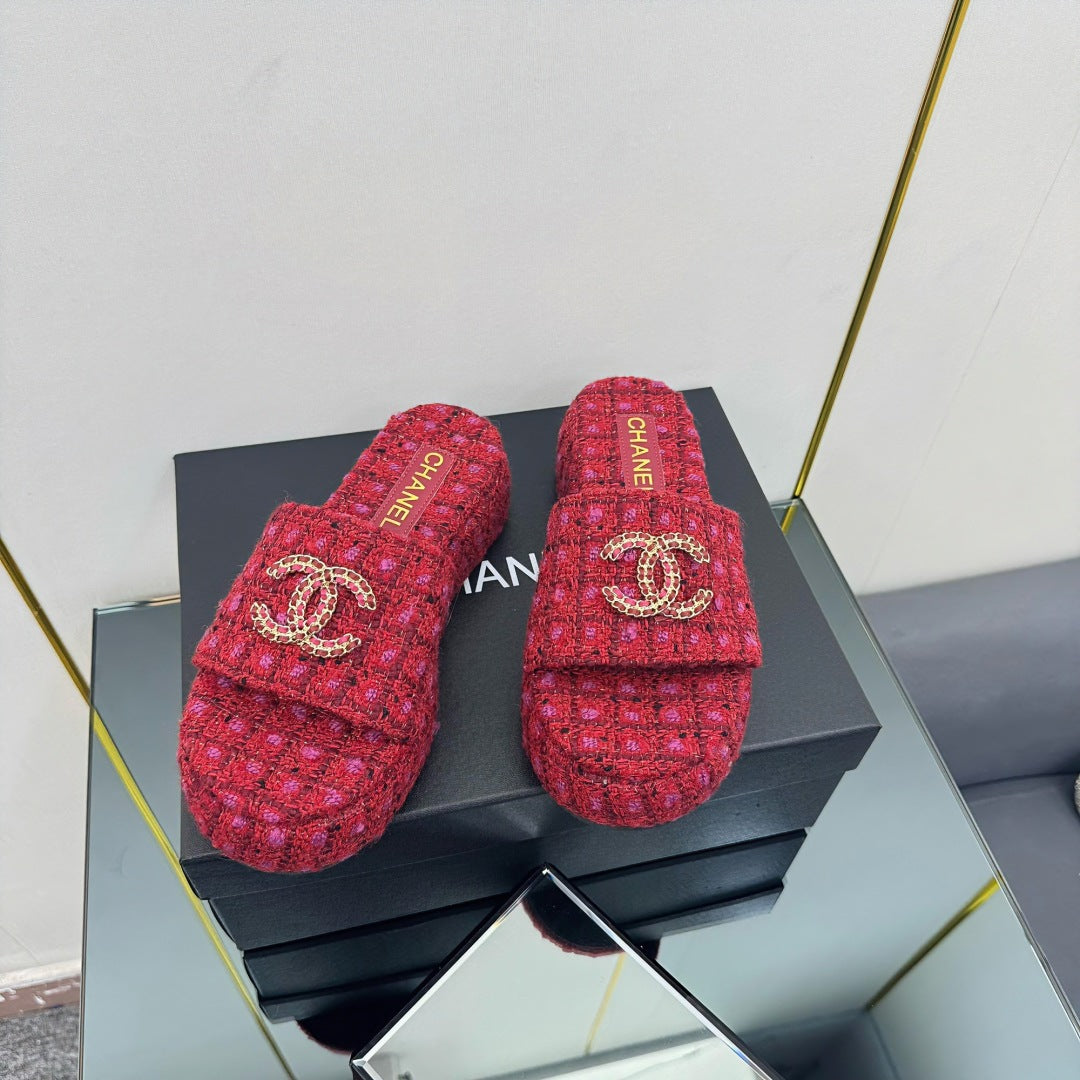 CHANEL 25 Flatform Slide Red Fabric 238490