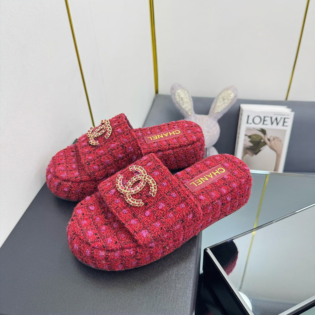 CHANEL 25 Flatform Slide Red Fabric 238490