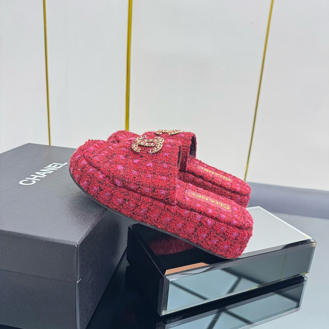 CHANEL 25 Flatform Slide Red Fabric 238490