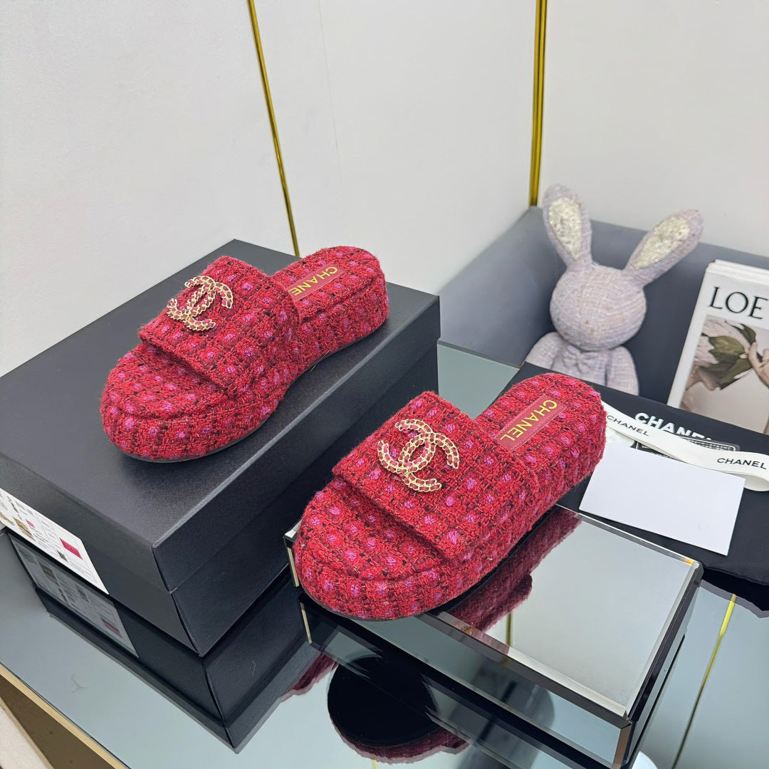CHANEL 25 Flatform Slide Red Fabric 238490