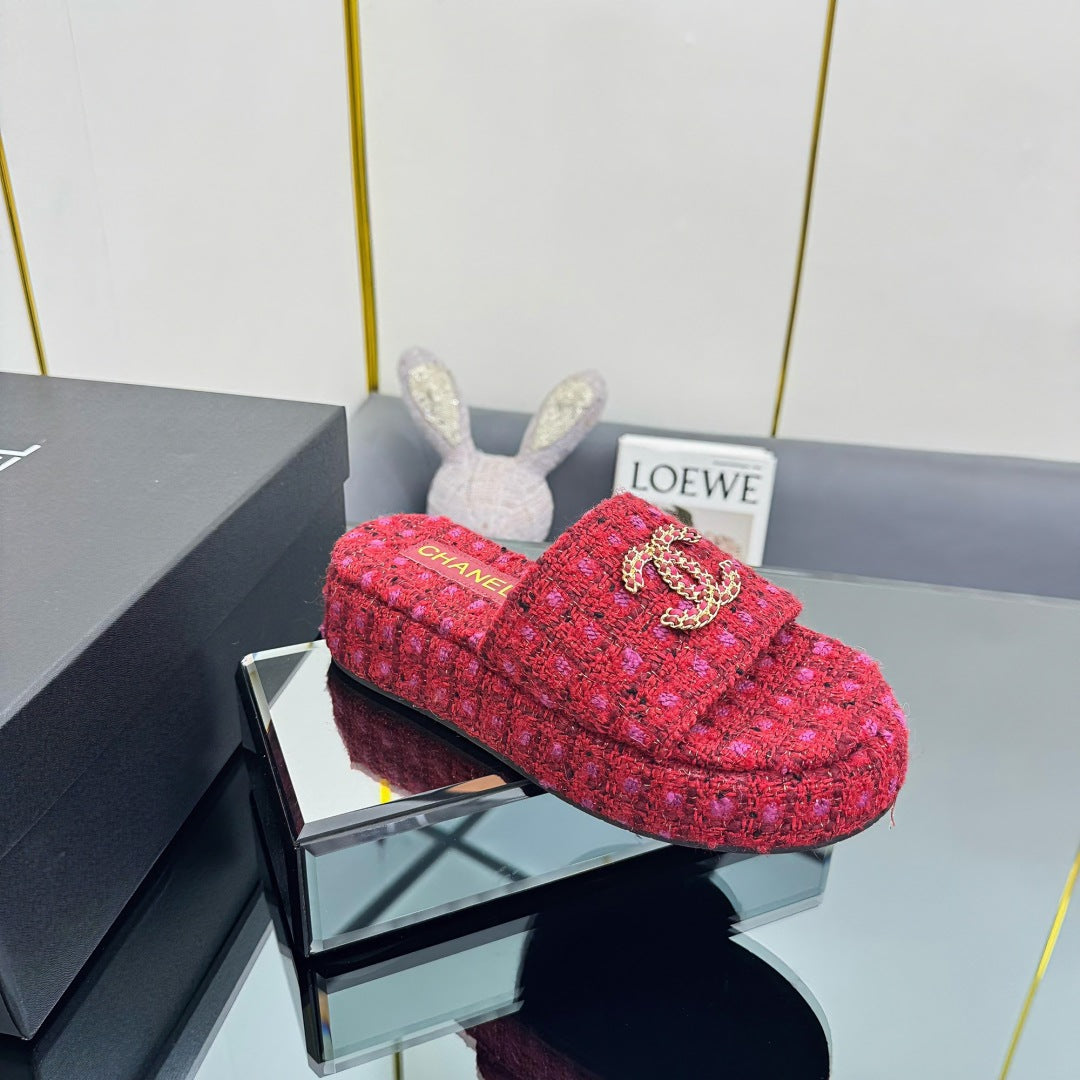 CHANEL 25 Flatform Slide Red Fabric 238490