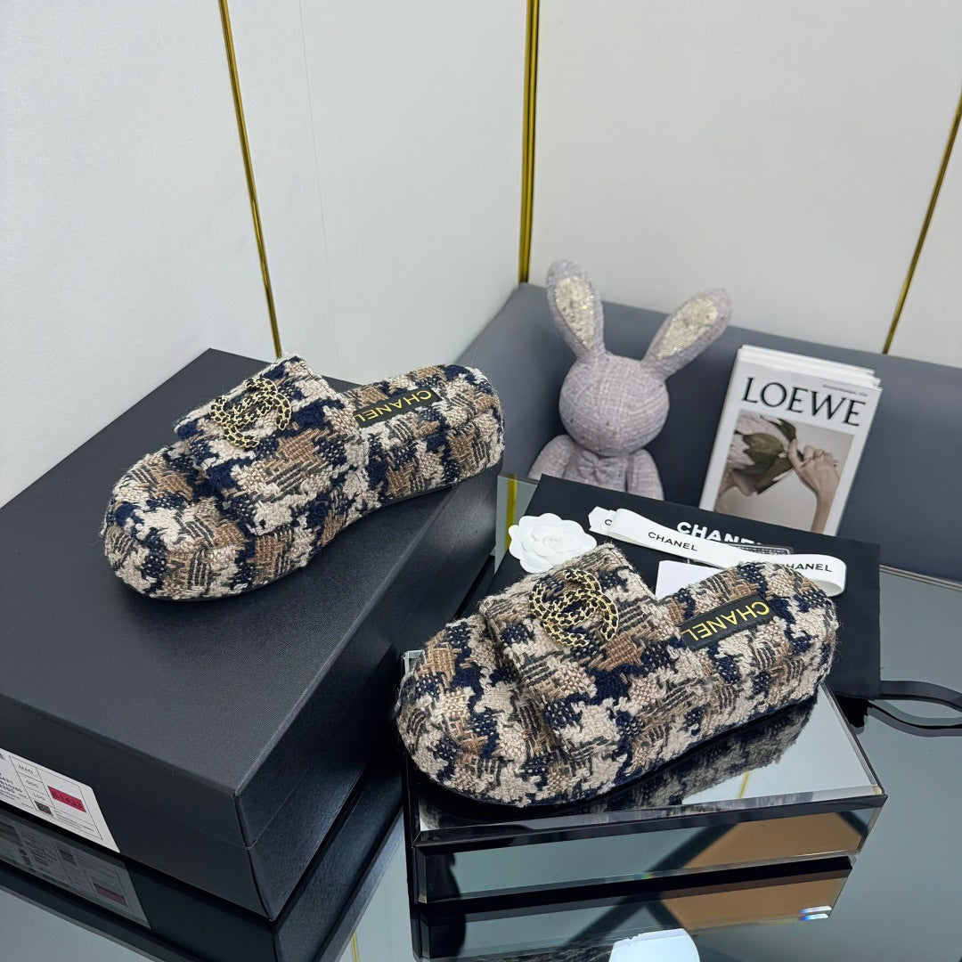 CHANEL 25 Flatform Slide Multicolor Fabric 238493