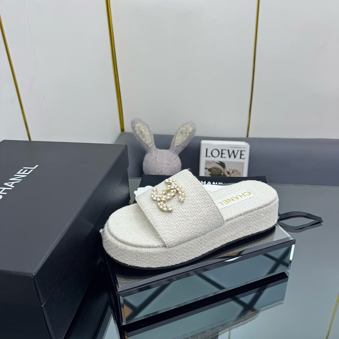 CHANEL 25 Flatform Slide White Fabric 238494
