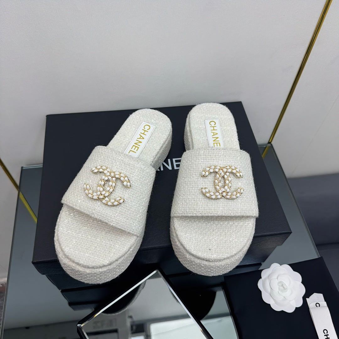 CHANEL 25 Flatform Slide White Fabric 238494