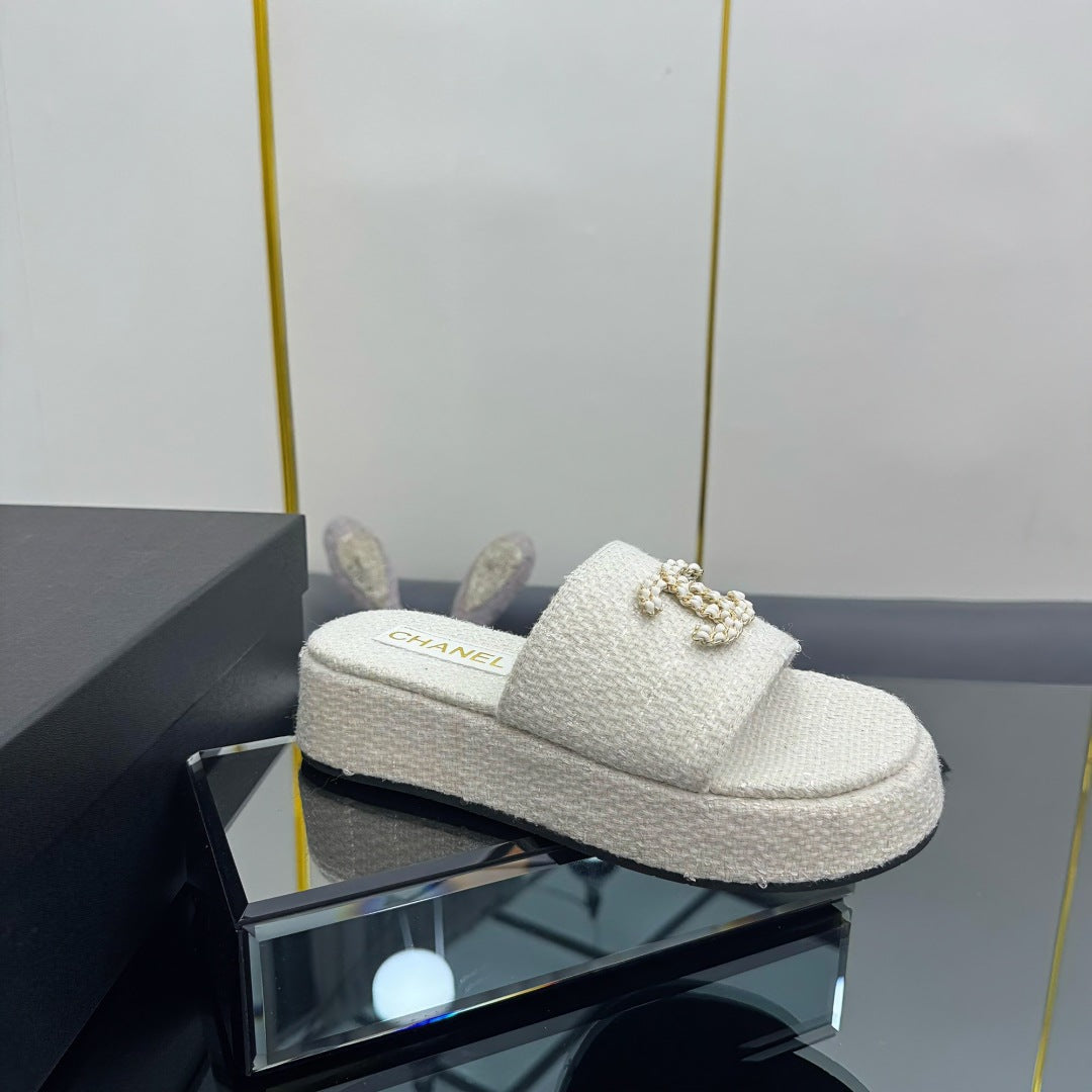 CHANEL 25 Flatform Slide White Fabric 238494