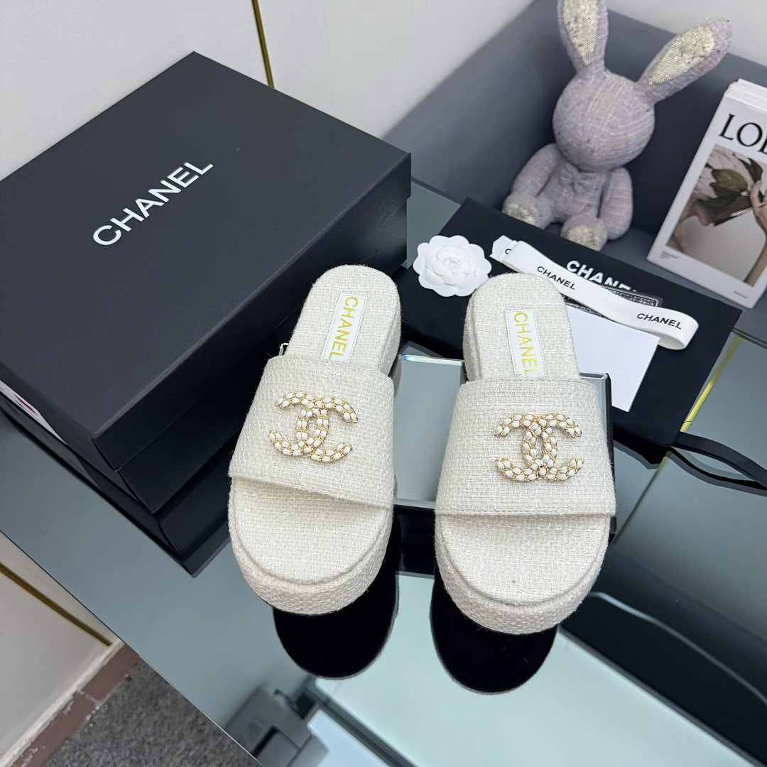 CHANEL 25 Flatform Slide White Fabric 238494