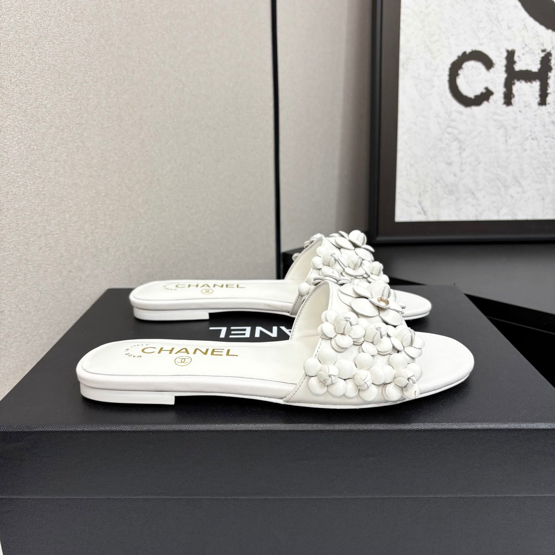 CHANEL 25C Mules Flower White Calfskin