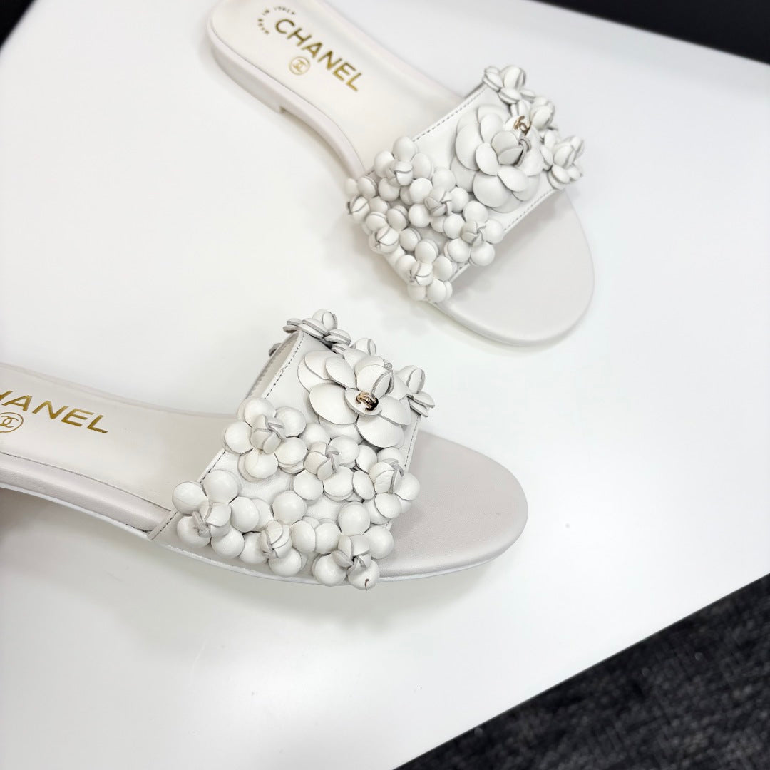 CHANEL 25C Mules Flower White Calfskin