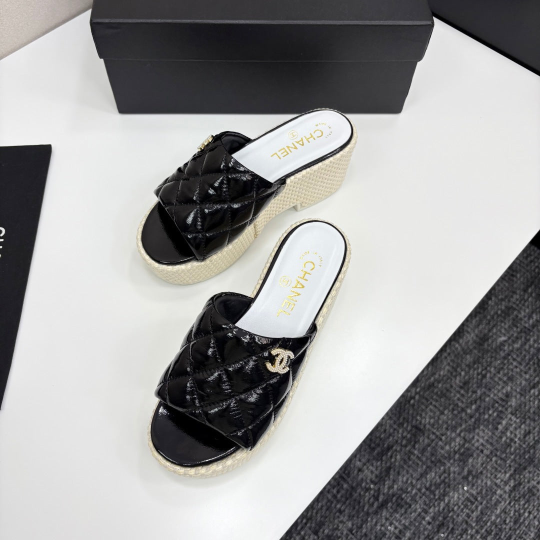 CHANEL 25 Platform Slides Cowhide and Sheepskin 270783