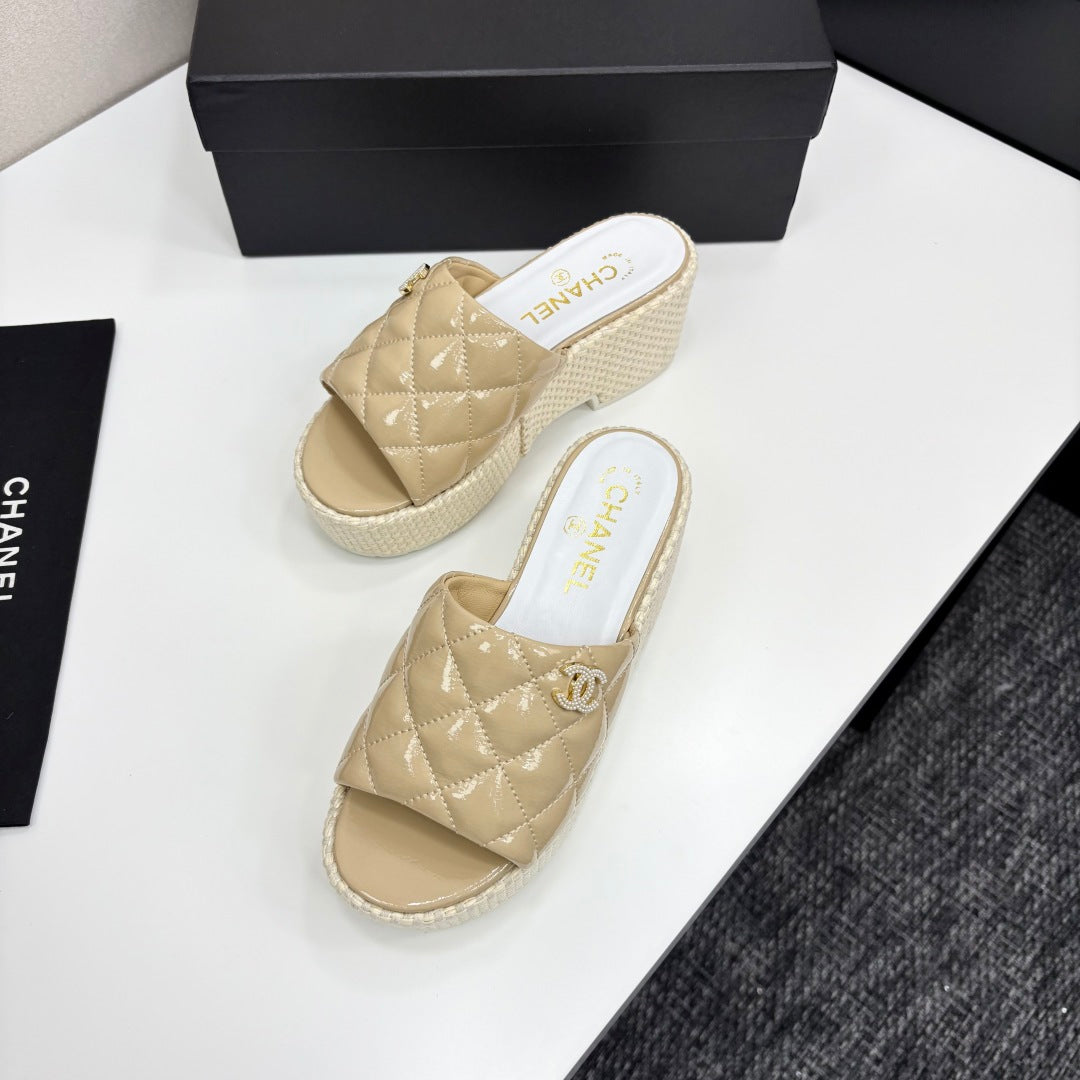 CHANEL 25 Platform Slides Cowhide and Sheepskin 270783