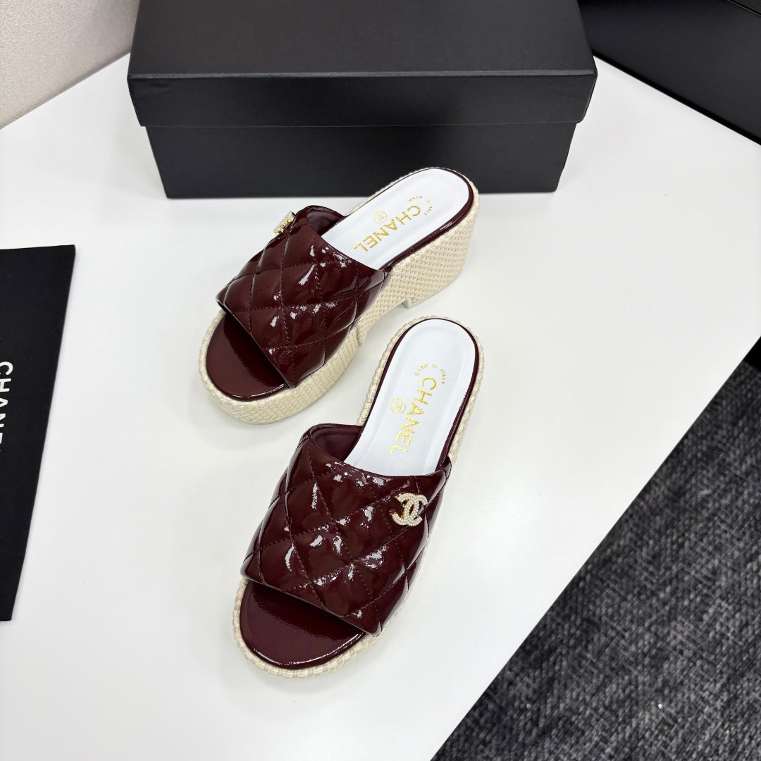 CHANEL 25 Platform Slides Cowhide and Sheepskin 270783