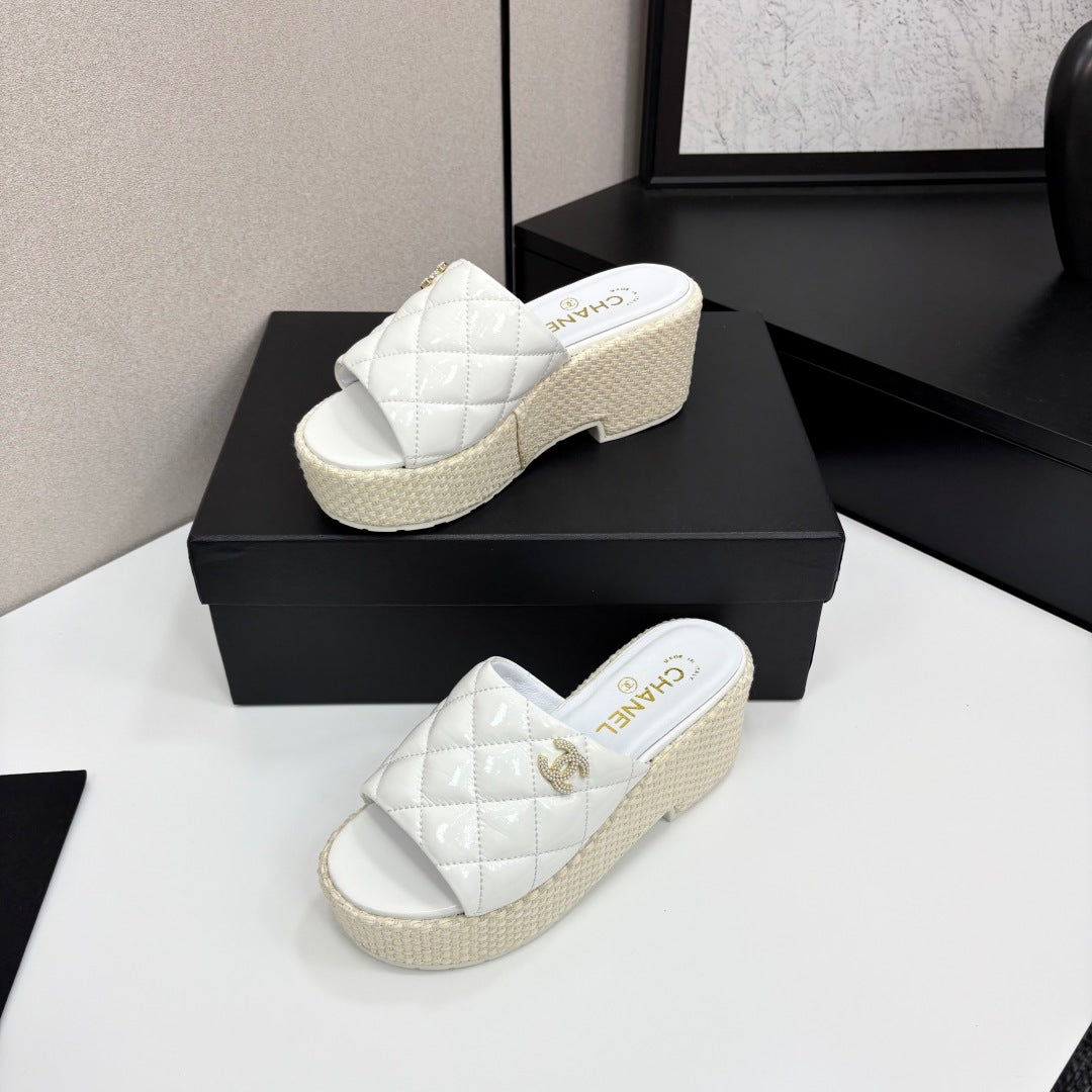 CHANEL 25 Platform Slides Cowhide and Sheepskin 270783
