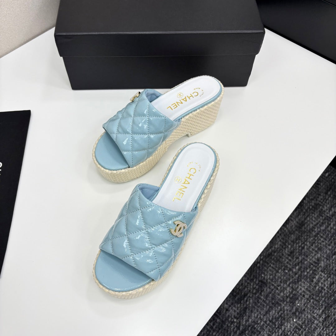 CHANEL 25 Platform Slides Cowhide and Sheepskin 270783