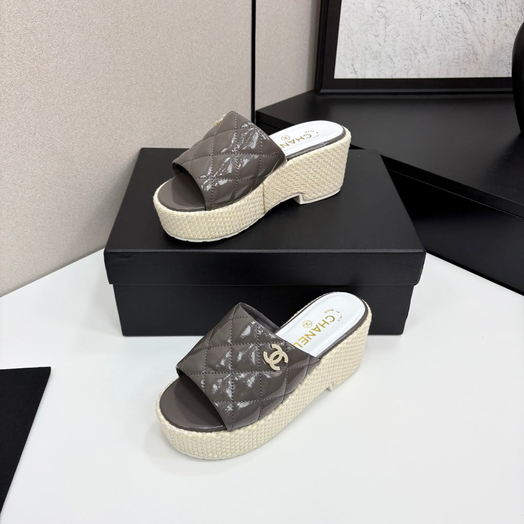 CHANEL 25 Platform Slides Cowhide and Sheepskin 270783