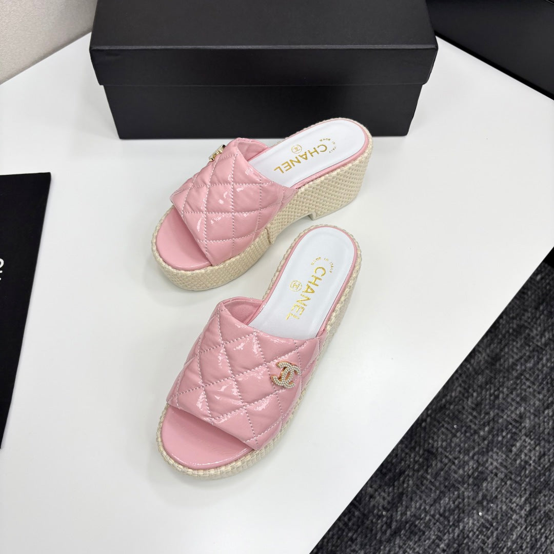 CHANEL 25 Platform Slides Cowhide and Sheepskin 270783